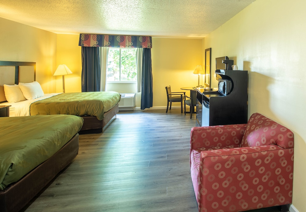 quality inn and suites woodstock near lake geneva