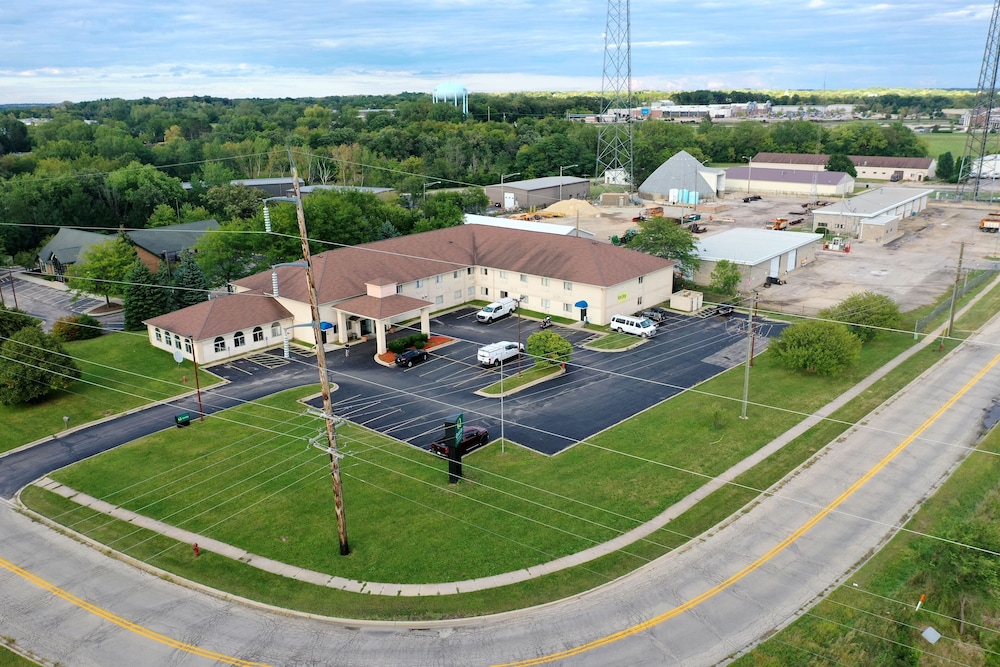 quality inn and suites woodstock near lake geneva