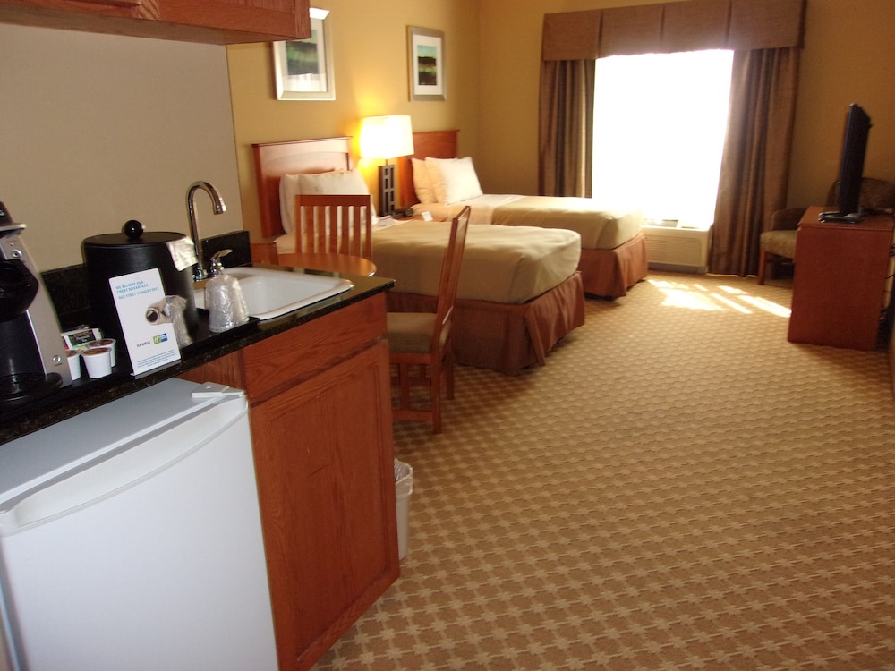 holiday inn express and suites chicago west roselle by ihg