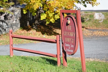gregory house country inn