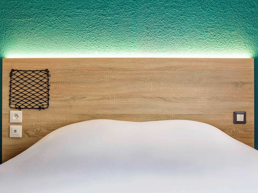 hotelf1 st witz a1 paris nord renove