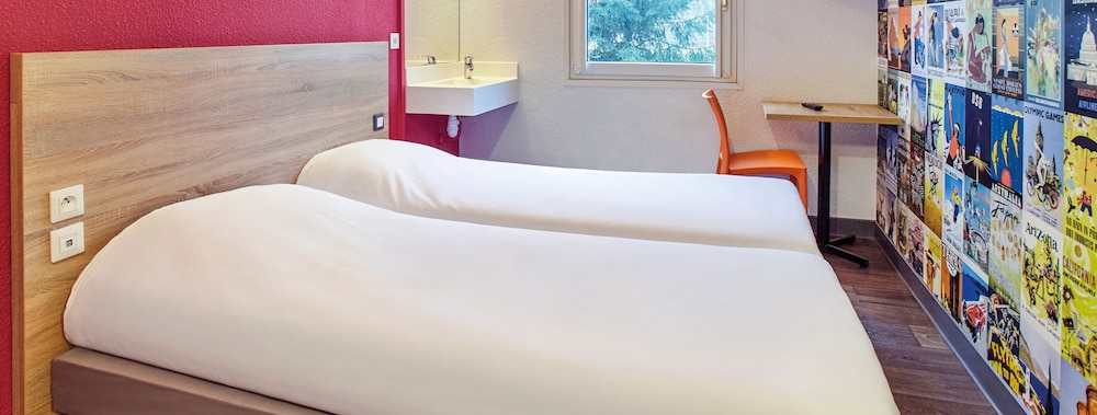 hotelf1 st witz a1 paris nord renove