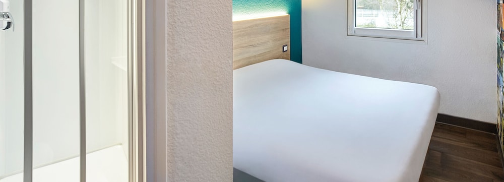 hotelf1 st witz a1 paris nord renove