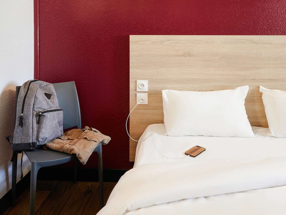 hotelf1 st witz a1 paris nord renove