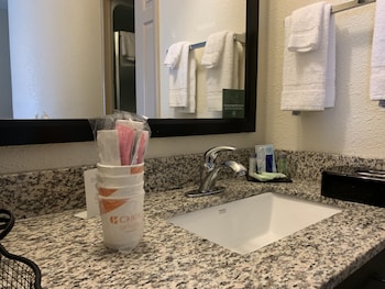 sleep inn louisville airport and expo