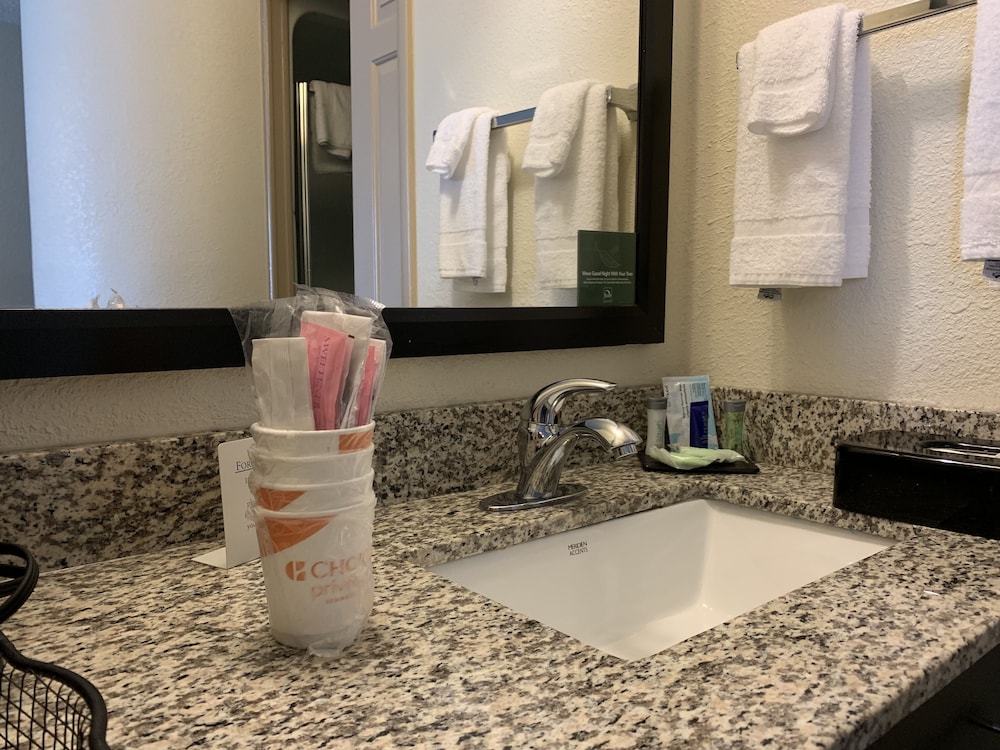 sleep inn louisville airport and expo