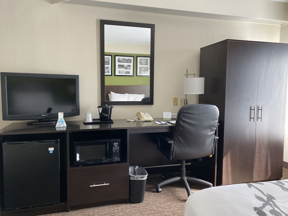 sleep inn louisville airport and expo