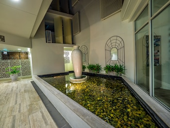 lanai riverside apartments