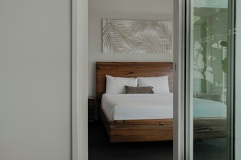 lanai riverside apartments