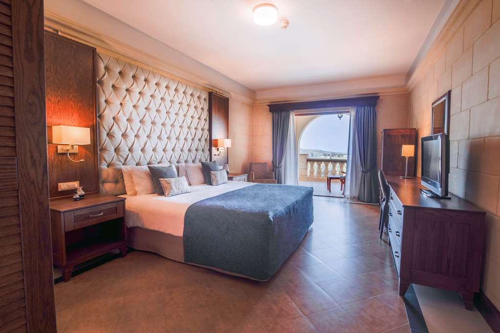 kempinski hotel san lawrenz