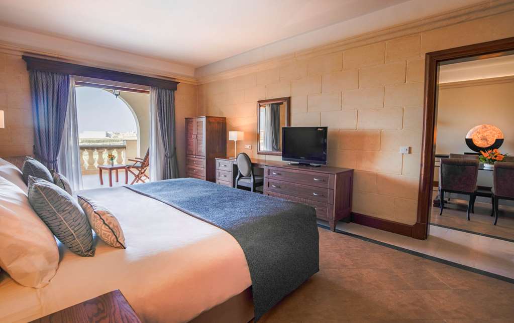 kempinski hotel san lawrenz