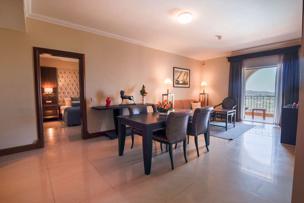 kempinski hotel san lawrenz