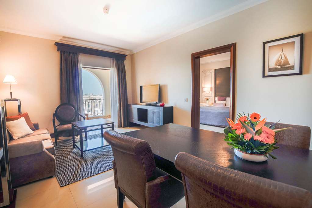 kempinski hotel san lawrenz