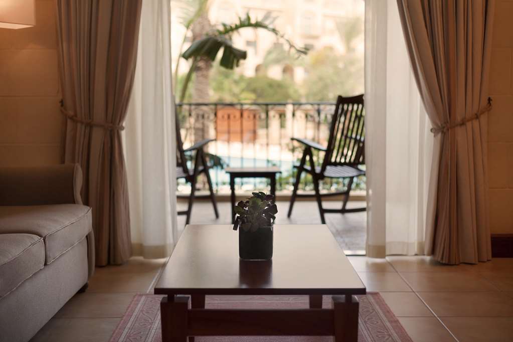 kempinski hotel san lawrenz