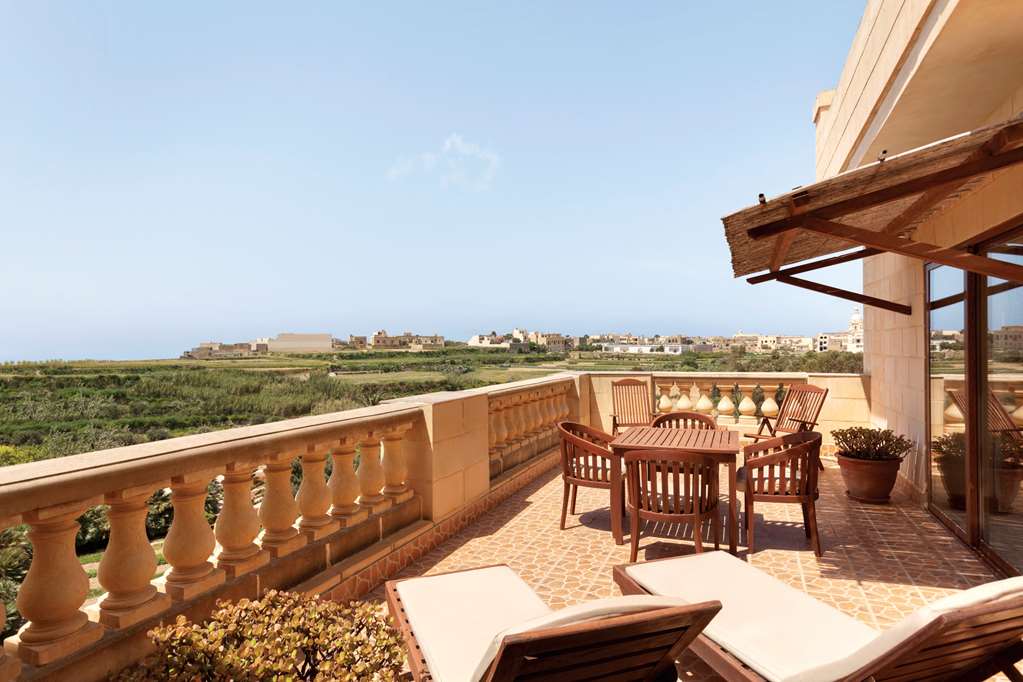 kempinski hotel san lawrenz