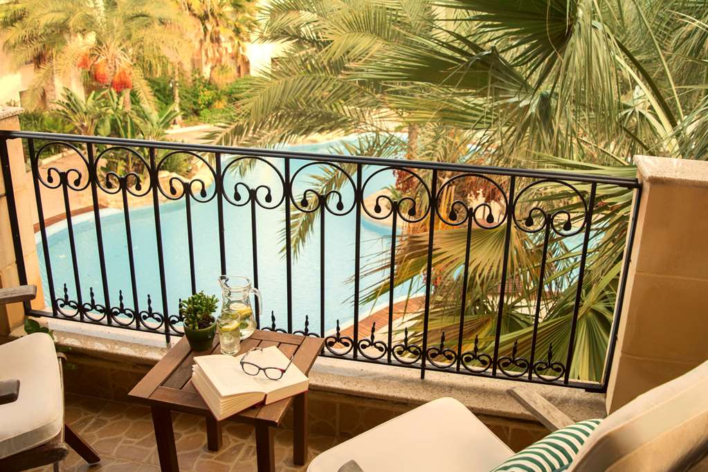 kempinski hotel san lawrenz