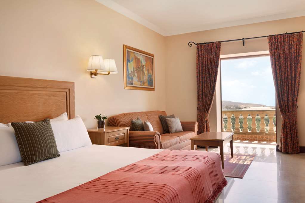 kempinski hotel san lawrenz