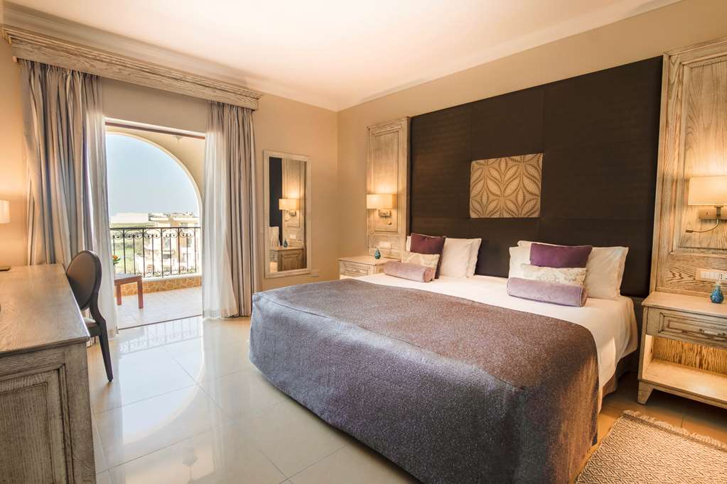 kempinski hotel san lawrenz