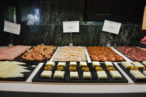 aparthotel atenea valles