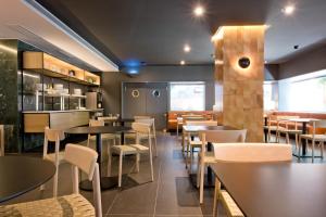 aparthotel atenea valles