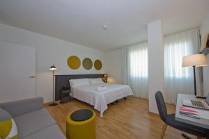aparthotel atenea valles