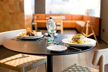 aparthotel atenea valles