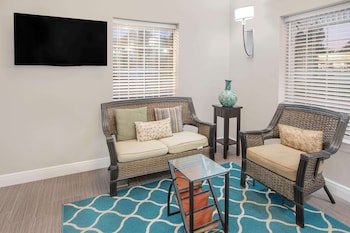 Super 8 By Wyndham Bay St. Louis,Bay St Louis>>Bay Saint Louis,2 star