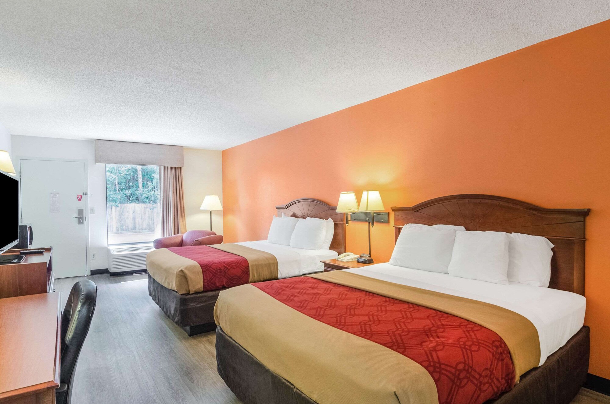 econo lodge inn and suites