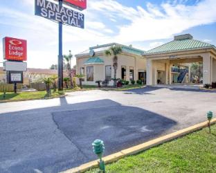econo lodge inn and suites