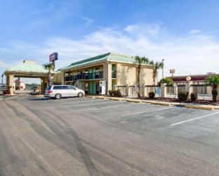 econo lodge inn and suites