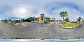 econo lodge inn and suites
