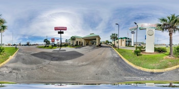 econo lodge inn and suites