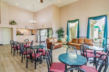 Econo Lodge Inn & Suites,Gulfport>>Biloxi,2 star