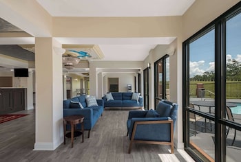 econo lodge inn and suites