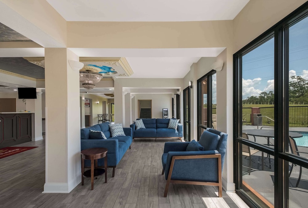 econo lodge inn and suites