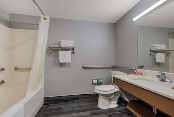 econo lodge inn and suites