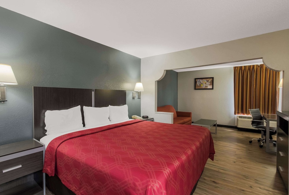 econo lodge inn and suites