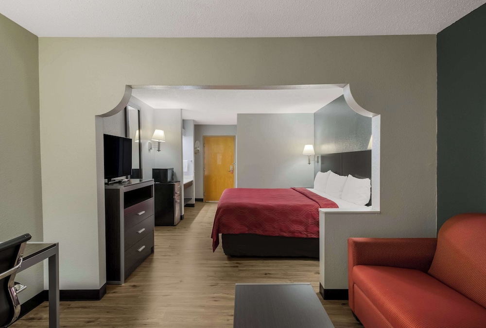 econo lodge inn and suites
