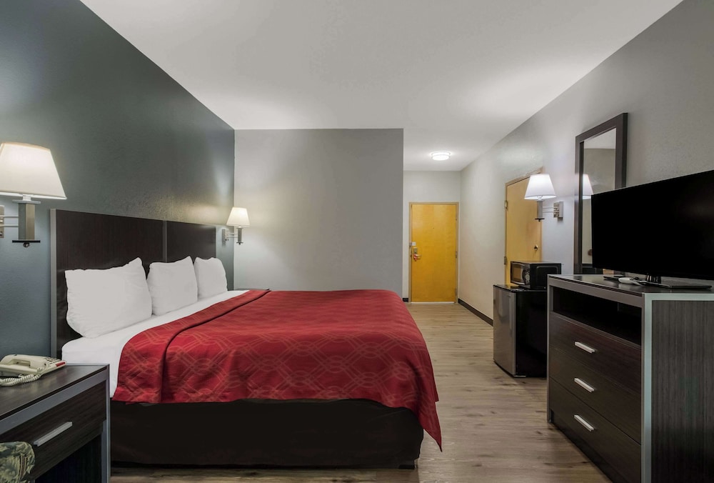 econo lodge inn and suites