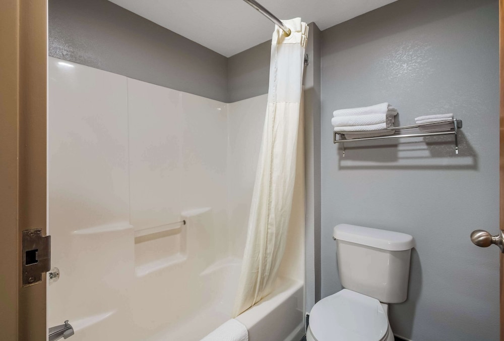 econo lodge inn and suites