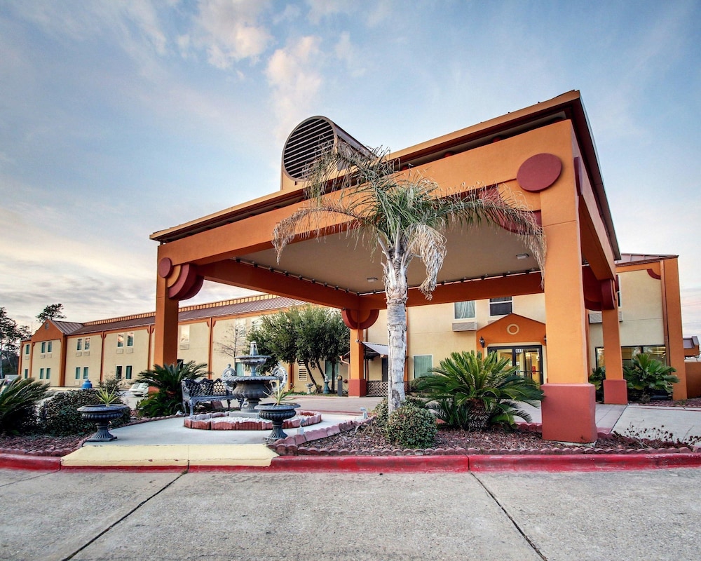 econo lodge inn and suites