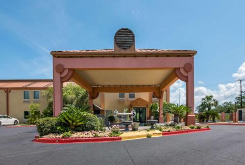 econo lodge inn and suites