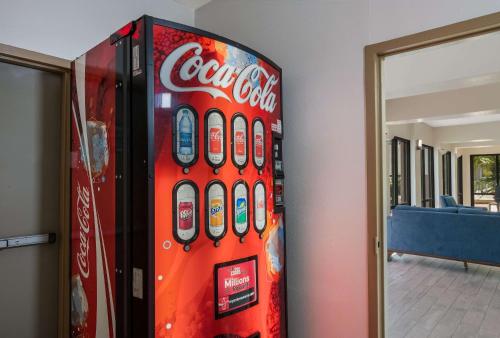 econo lodge inn and suites