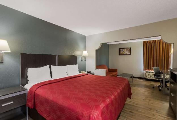 econo lodge inn and suites