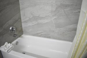 americas best value inn and suites haltom city ft worth