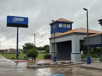 Americas Best Value Inn & Suites Haltom City Ft. Worth,Haltom City>>Fort Worth,2 star