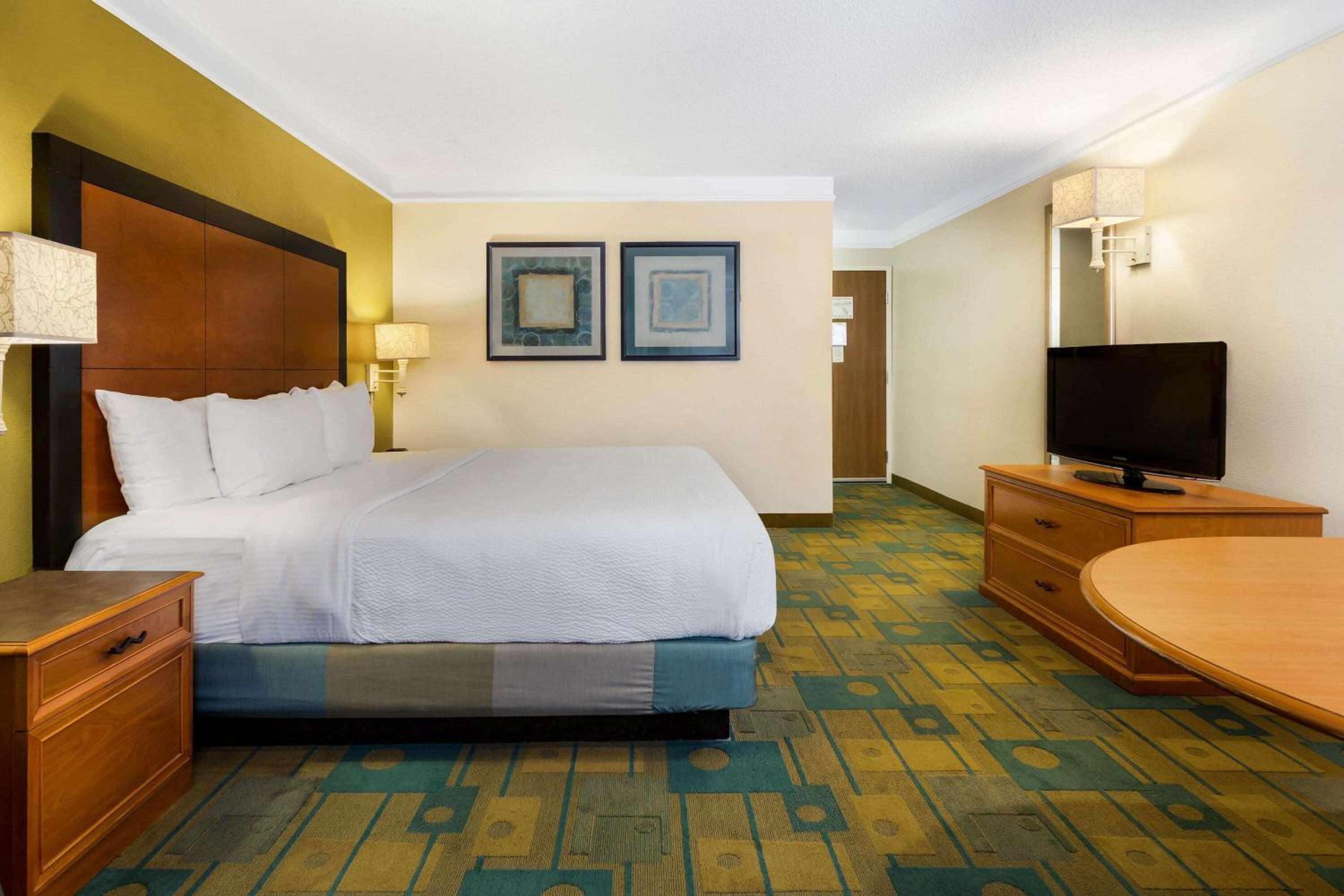 hampton inn and suites n ft worth alliance airport