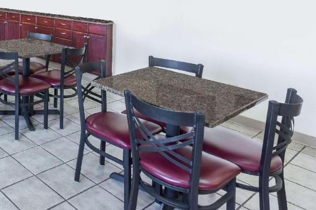 days inn and suites by wyndham des moines airport