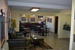 days inn and suites by wyndham des moines airport