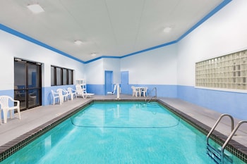 days inn and suites by wyndham des moines airport